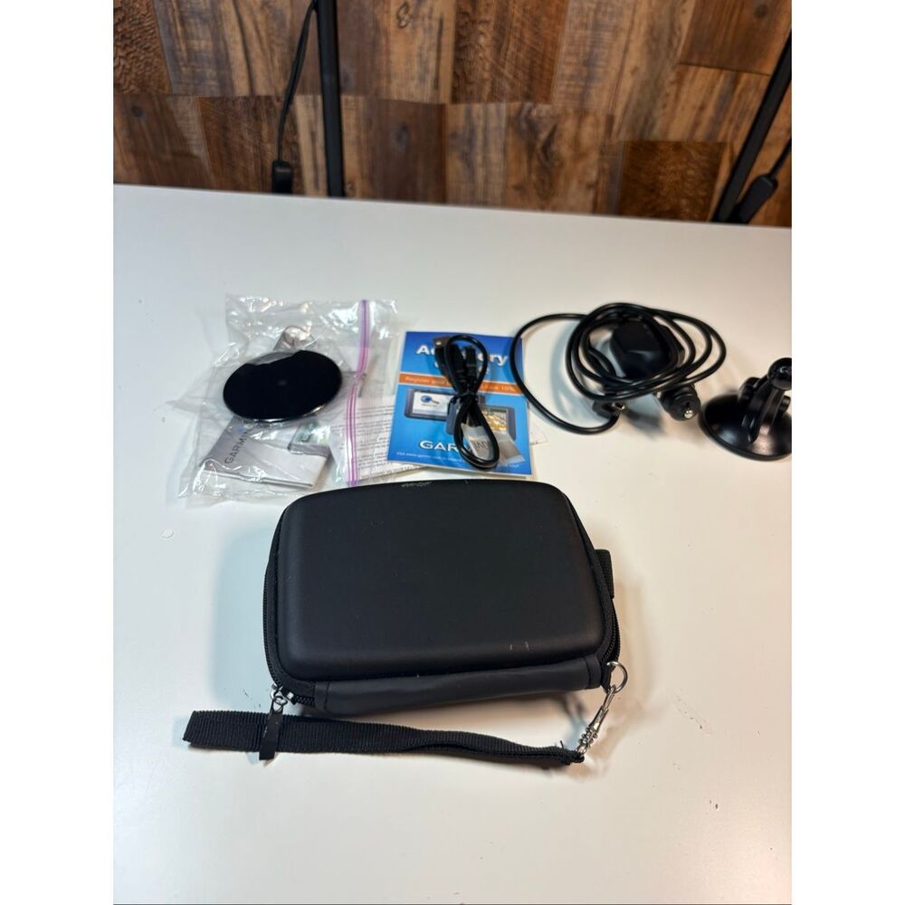 Garmin Nuvi 265W GPS Navigator Bluetooth w Case Mount Charger Accessories untest